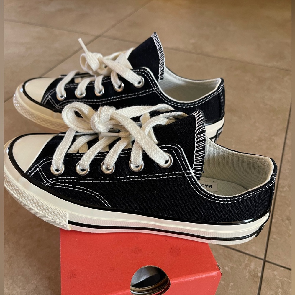 Kids Converse chuck Taylor all star 70’s Oxford sneaker brand new in box.